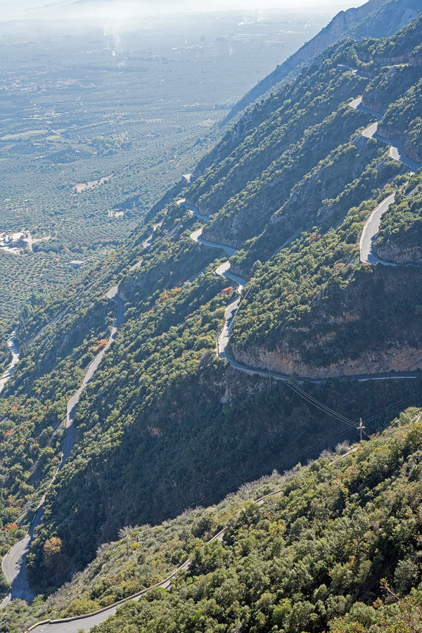The vertiginous road that winds up the eastern flank of the Taygetos to Anavryti.
