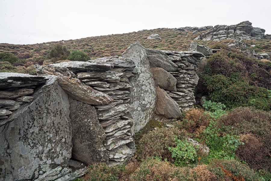 Wall built with schist.
